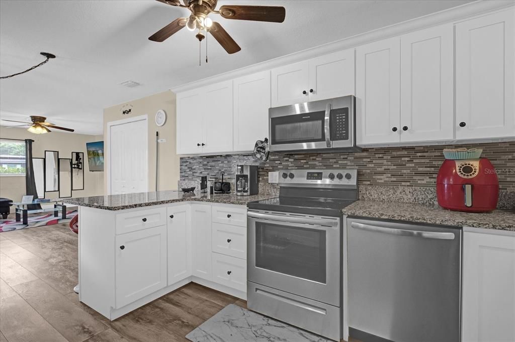 For Sale: $279,900 (3 beds, 2 baths, 1067 Square Feet)