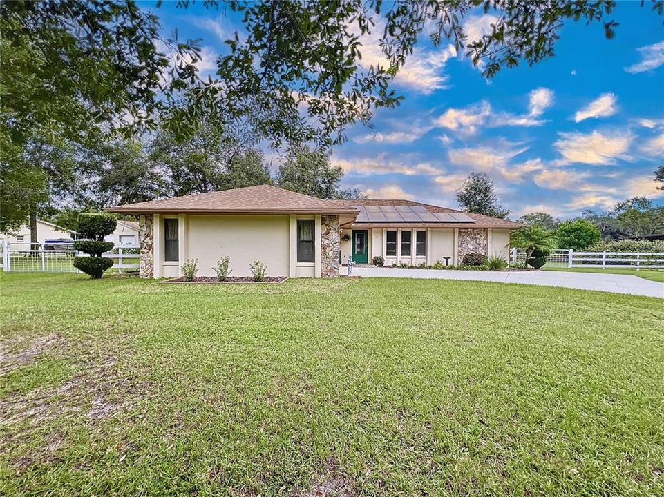 For Sale: $350,000 (3 beds, 2 baths, 1684 Square Feet)