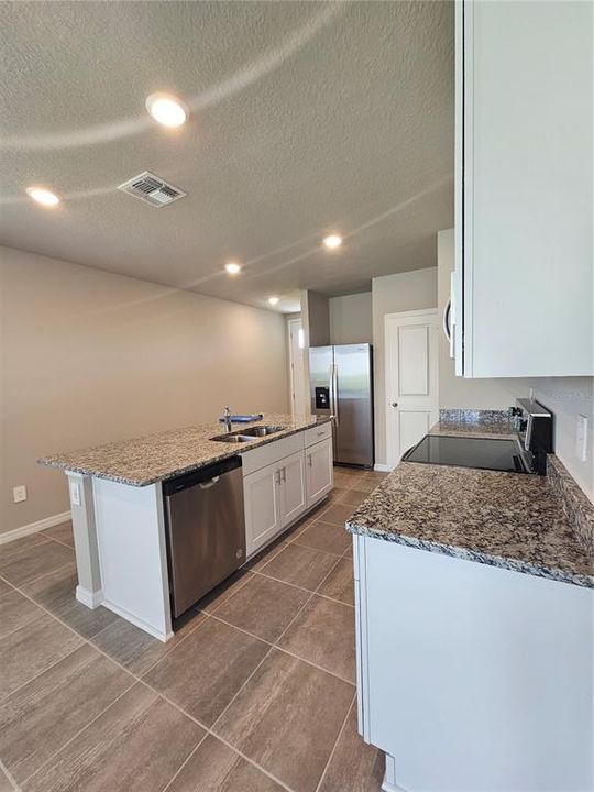 For Rent: $2,300 (3 beds, 2 baths, 1269 Square Feet)