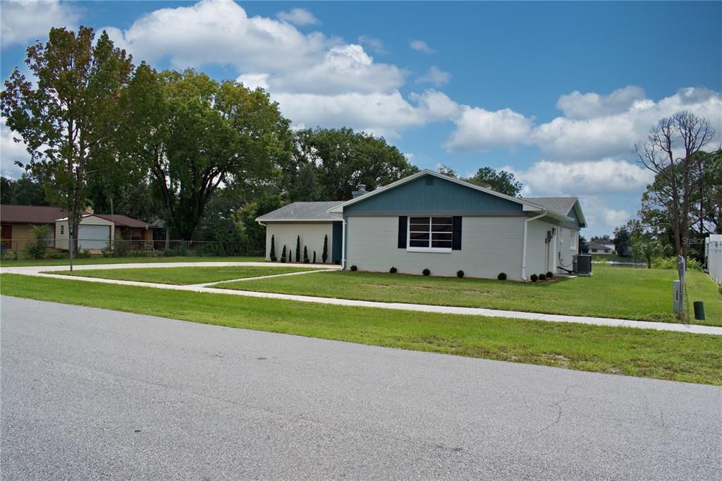 For Sale: $349,000 (3 beds, 2 baths, 1324 Square Feet)