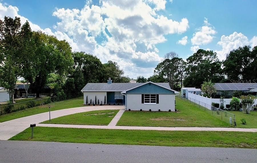 For Sale: $349,000 (3 beds, 2 baths, 1324 Square Feet)