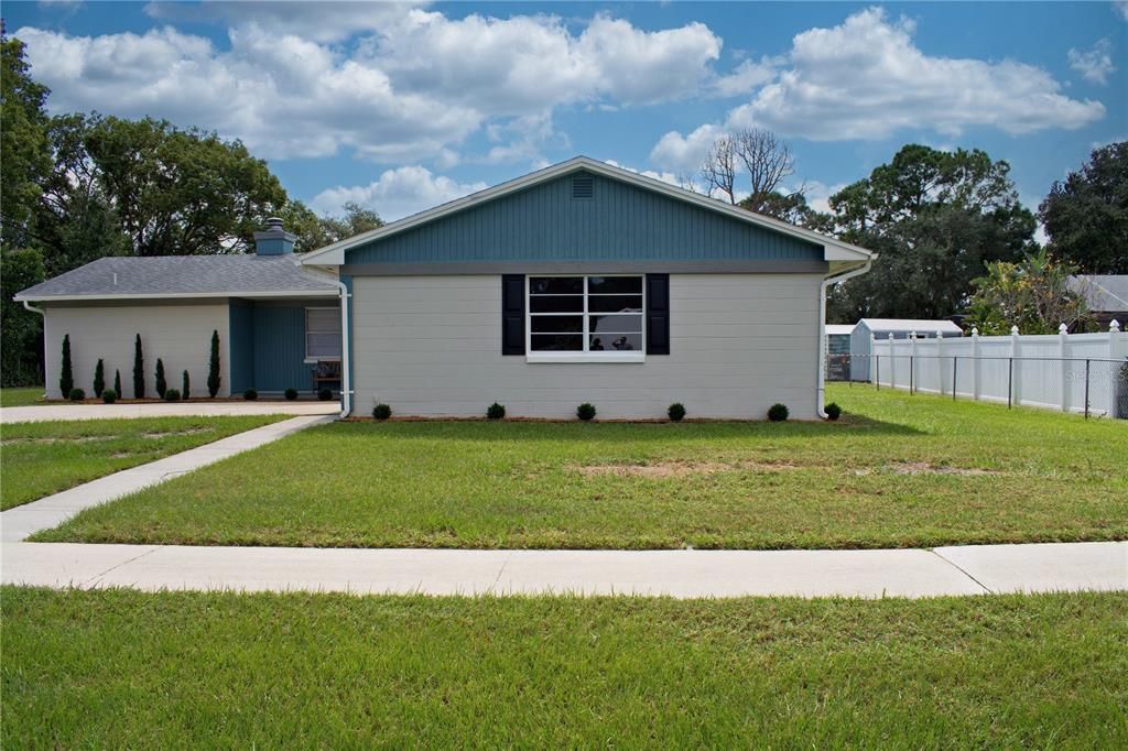 For Sale: $349,000 (3 beds, 2 baths, 1324 Square Feet)