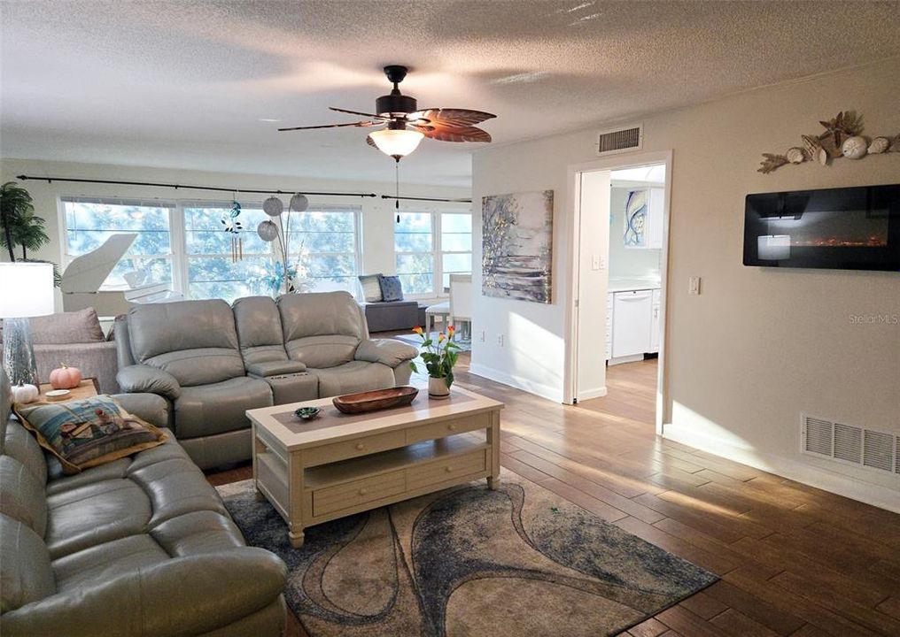 For Sale: $274,900 (2 beds, 2 baths, 1520 Square Feet)