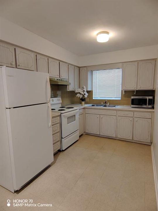 For Rent: $1,290 (1 beds, 1 baths, 560 Square Feet)