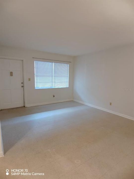 For Rent: $1,290 (1 beds, 1 baths, 560 Square Feet)