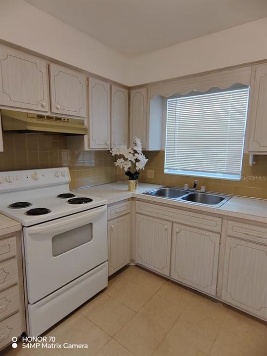 For Rent: $1,290 (1 beds, 1 baths, 560 Square Feet)