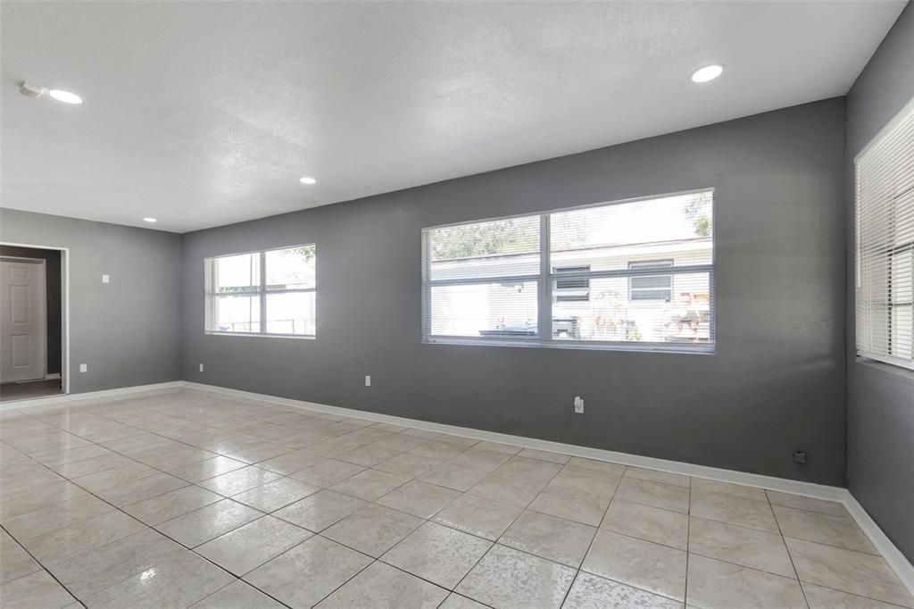 For Sale: $339,000 (3 beds, 1 baths, 1336 Square Feet)