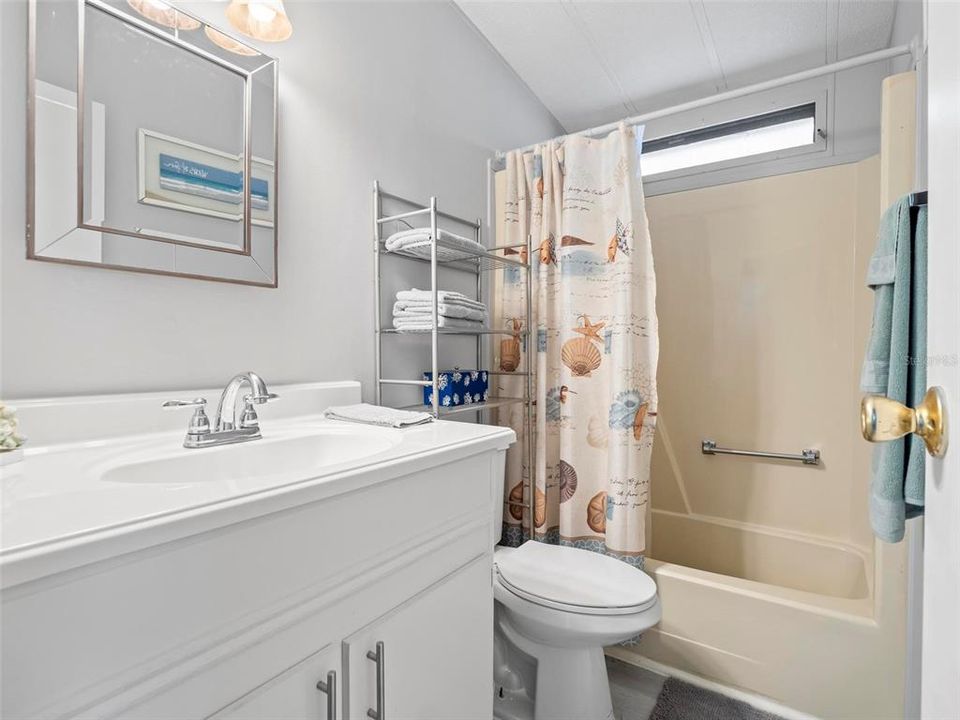 For Sale: $259,000 (2 beds, 2 baths, 1040 Square Feet)