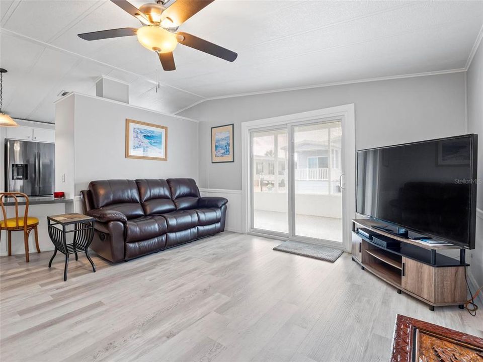 For Sale: $259,000 (2 beds, 2 baths, 1040 Square Feet)