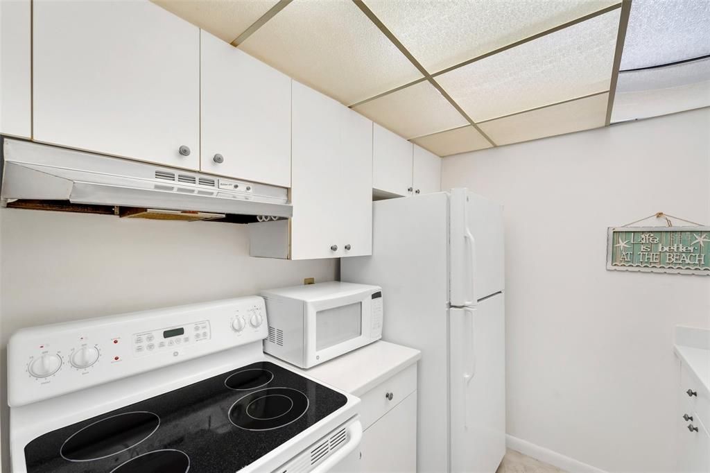 For Sale: $165,000 (1 beds, 1 baths, 648 Square Feet)