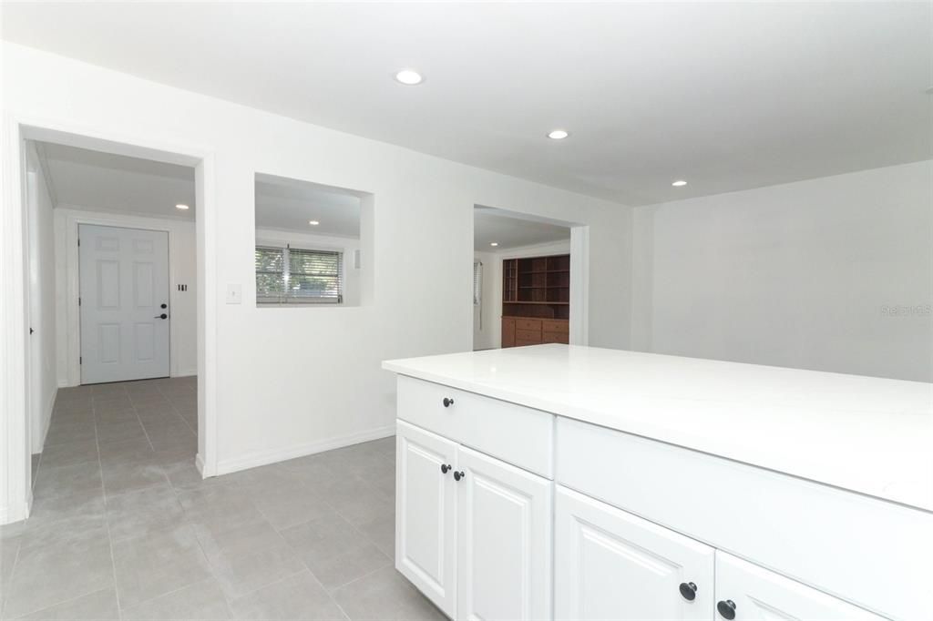 For Sale: $389,000 (3 beds, 2 baths, 1652 Square Feet)