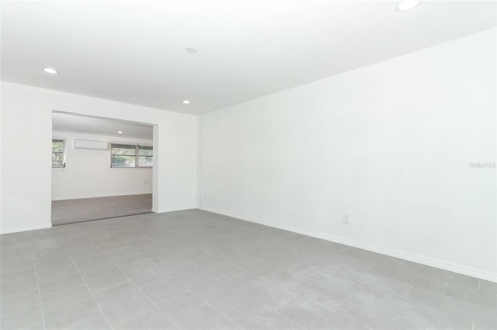 For Sale: $389,000 (3 beds, 2 baths, 1652 Square Feet)