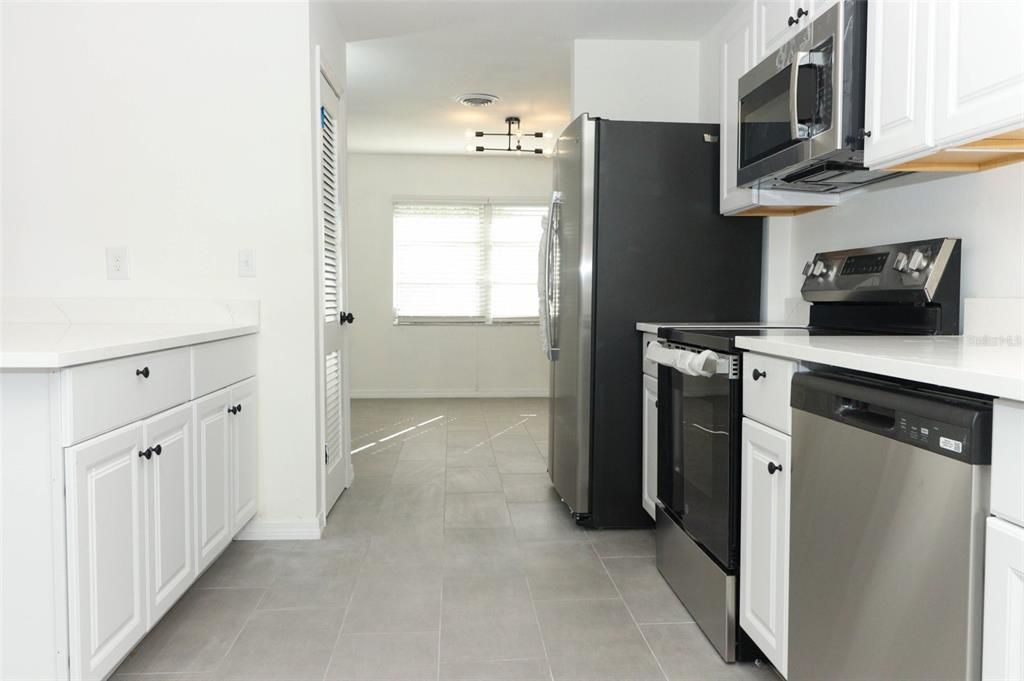 For Sale: $389,000 (3 beds, 2 baths, 1652 Square Feet)