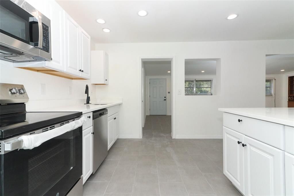 For Sale: $389,000 (3 beds, 2 baths, 1652 Square Feet)