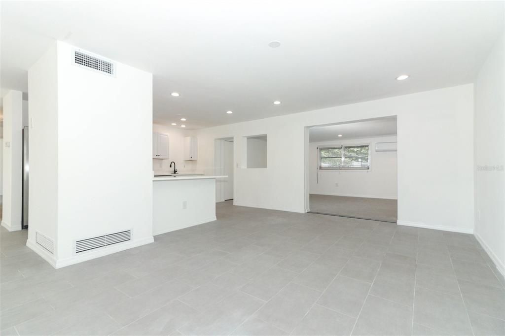 For Sale: $389,000 (3 beds, 2 baths, 1652 Square Feet)