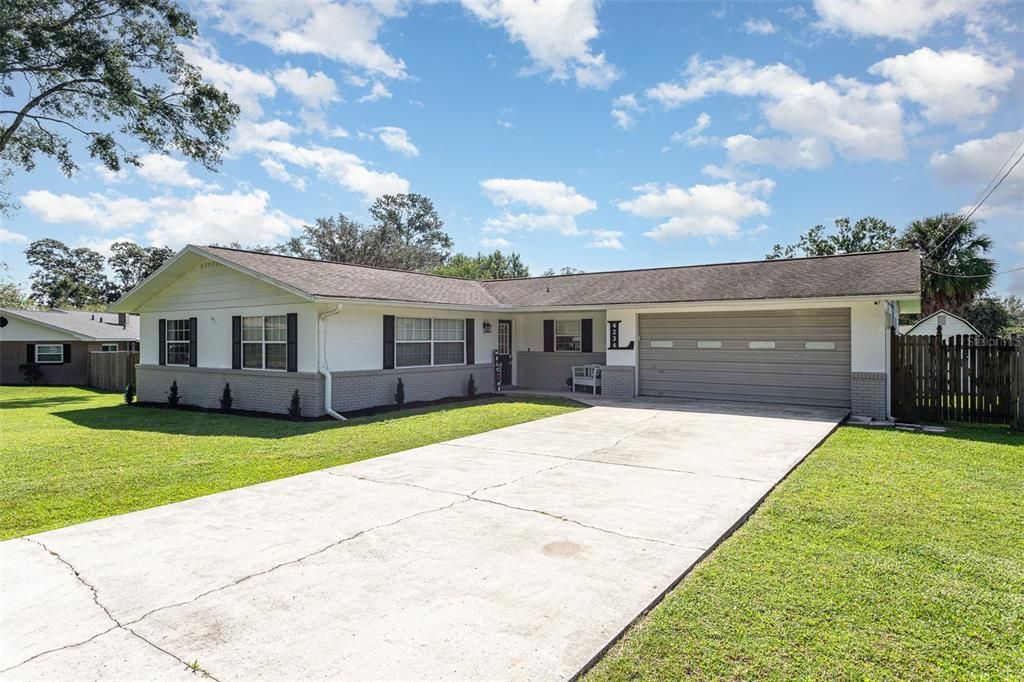 Active With Contract: $253,500 (3 beds, 2 baths, 1494 Square Feet)