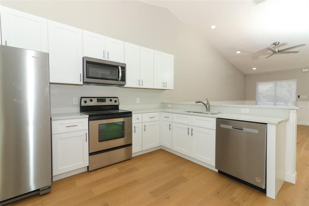 For Sale: $205,000 (2 beds, 2 baths, 810 Square Feet)