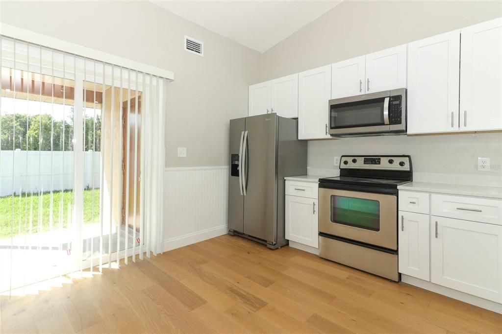 For Sale: $205,000 (2 beds, 2 baths, 810 Square Feet)