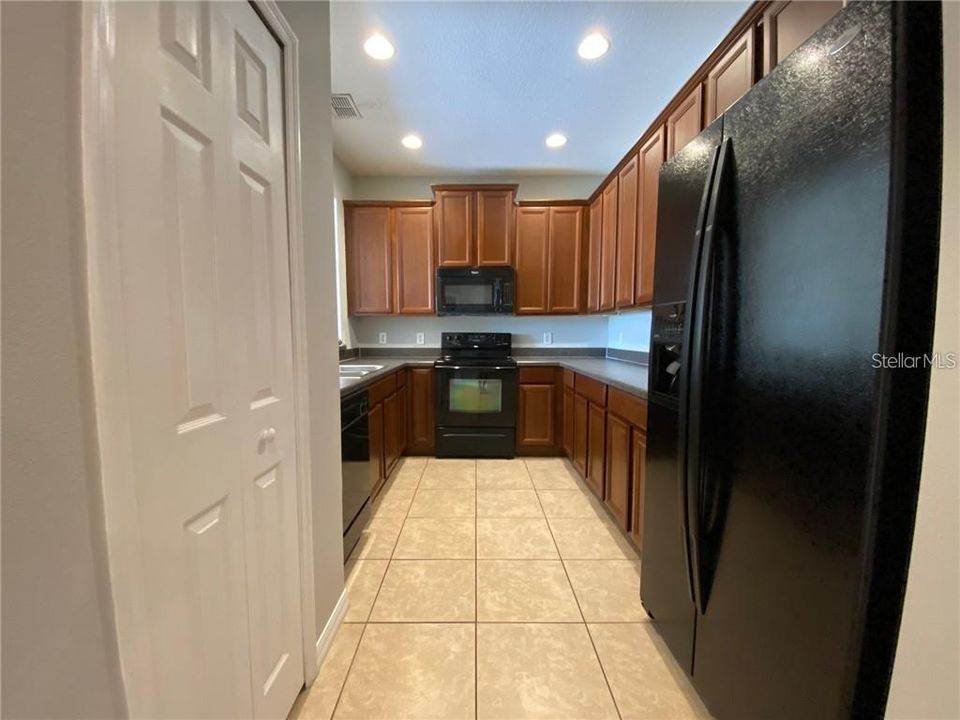 For Rent: $2,100 (3 beds, 2 baths, 1680 Square Feet)