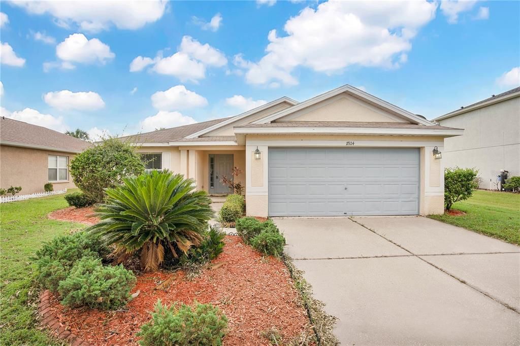 For Sale: $324,900 (4 beds, 2 baths, 1728 Square Feet)