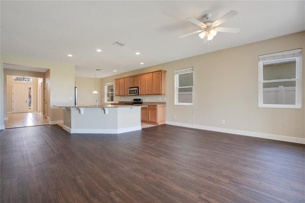 For Sale: $339,900 (3 beds, 2 baths, 2136 Square Feet)