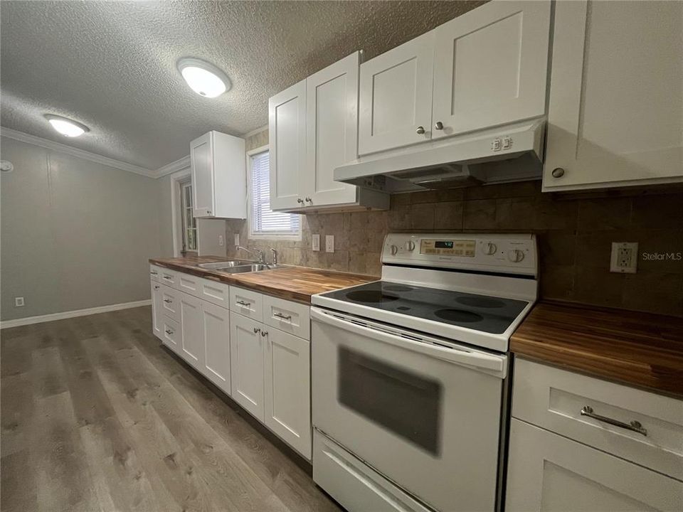 For Rent: $1,750 (3 beds, 2 baths, 960 Square Feet)