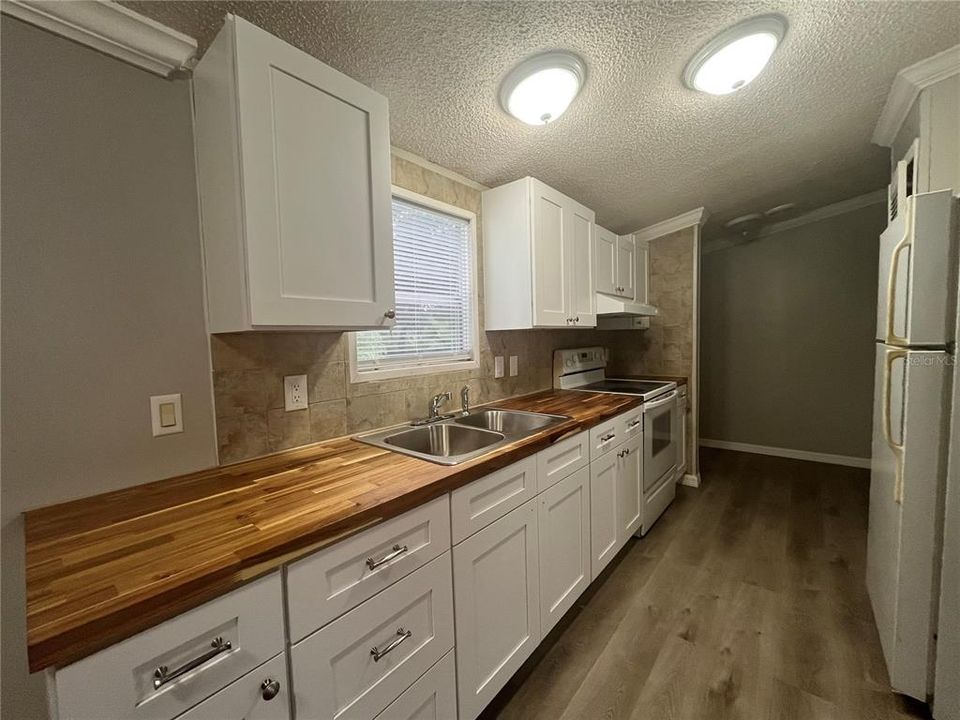 For Rent: $1,750 (3 beds, 2 baths, 960 Square Feet)