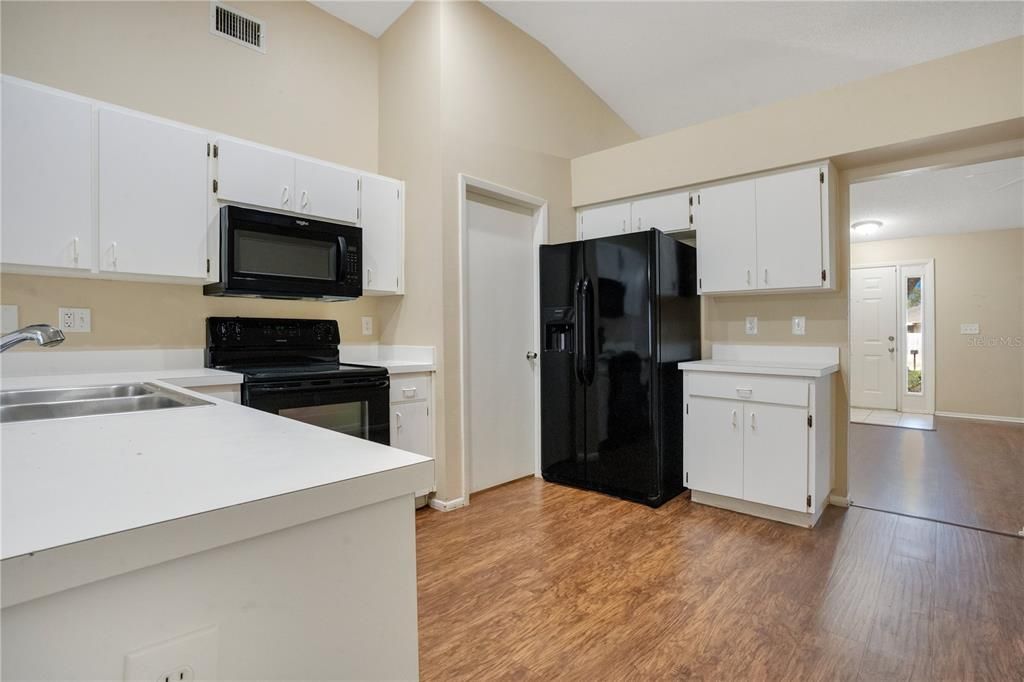 For Sale: $299,900 (3 beds, 2 baths, 1436 Square Feet)