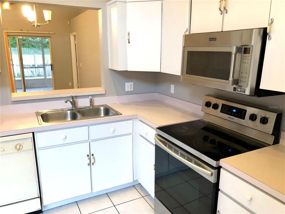 For Rent: $2,600 (4 beds, 2 baths, 1194 Square Feet)