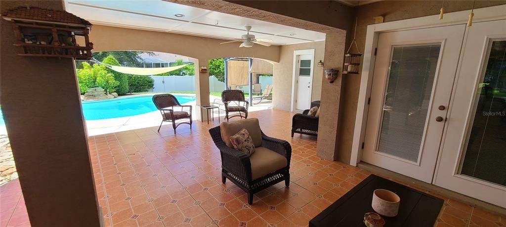 Partial view of the patio terrace.