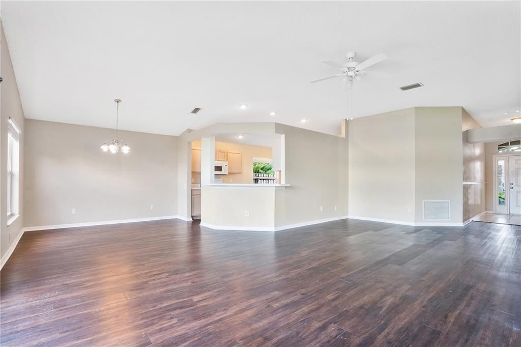 For Sale: $339,900 (3 beds, 2 baths, 1495 Square Feet)