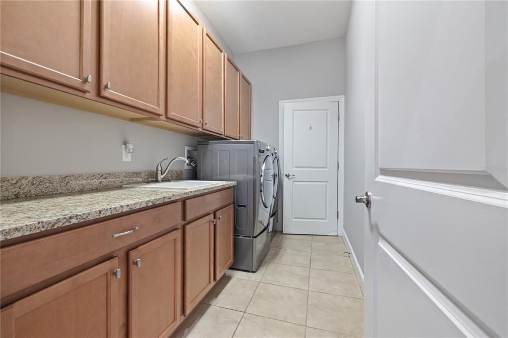 For Rent: $2,600 (2 beds, 2 baths, 1874 Square Feet)