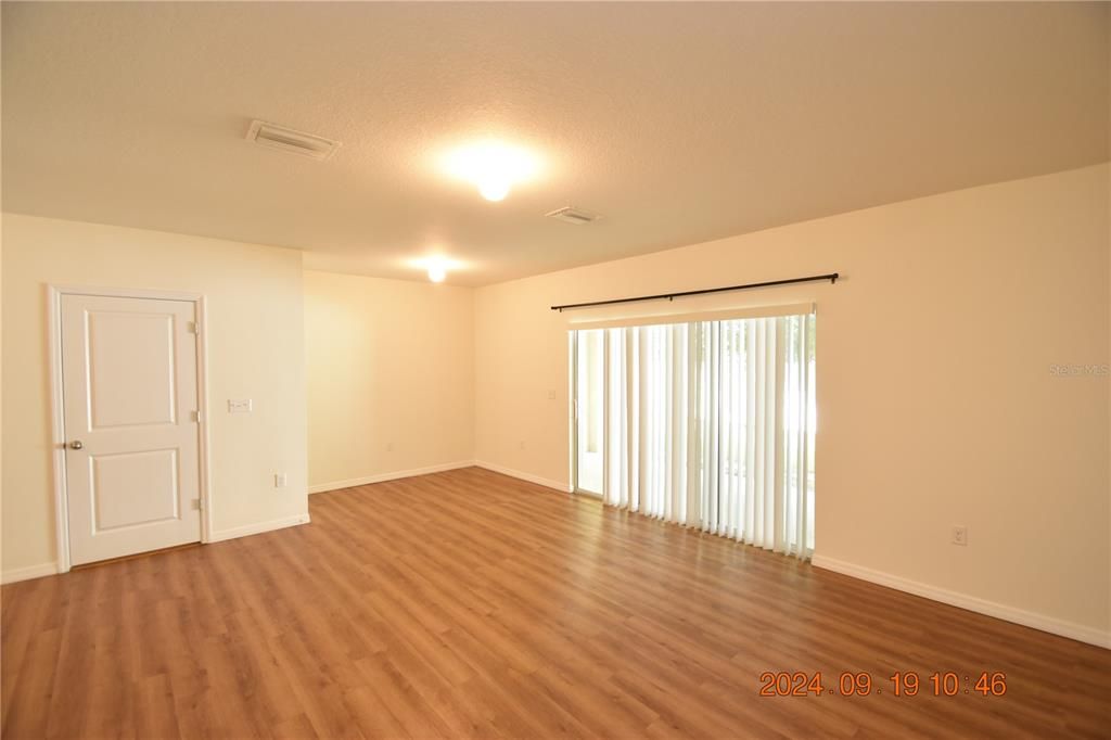 Active With Contract: $1,850 (3 beds, 2 baths, 1530 Square Feet)