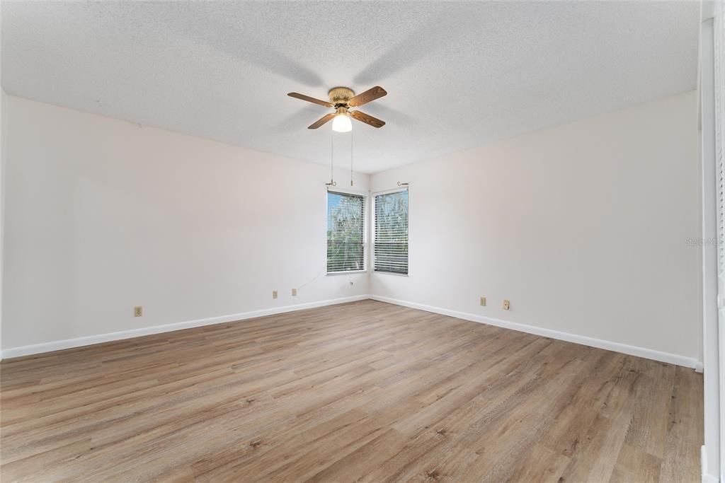 Active With Contract: $3,000 (3 beds, 2 baths, 1781 Square Feet)