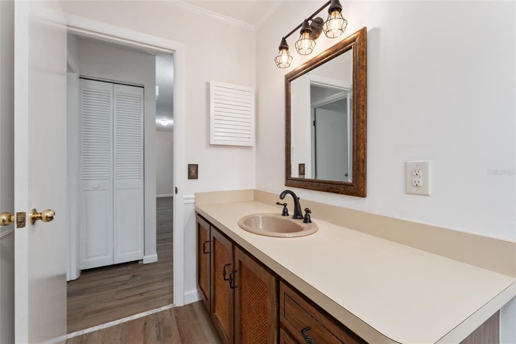 Active With Contract: $3,000 (3 beds, 2 baths, 1781 Square Feet)