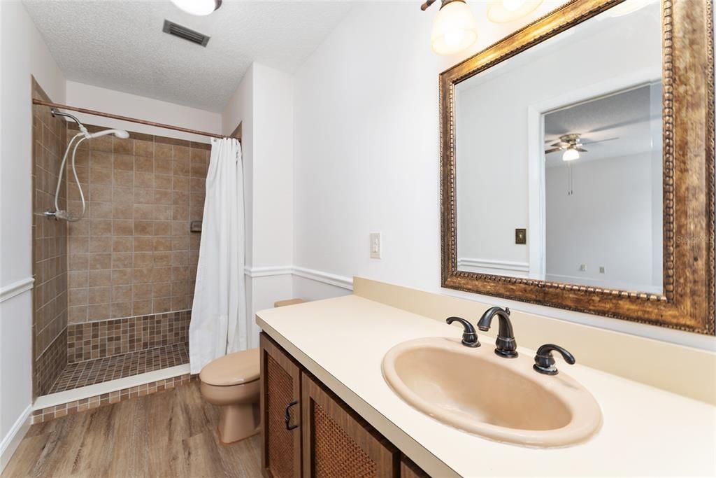 Active With Contract: $3,000 (3 beds, 2 baths, 1781 Square Feet)