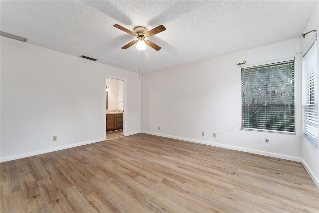 Active With Contract: $3,000 (3 beds, 2 baths, 1781 Square Feet)