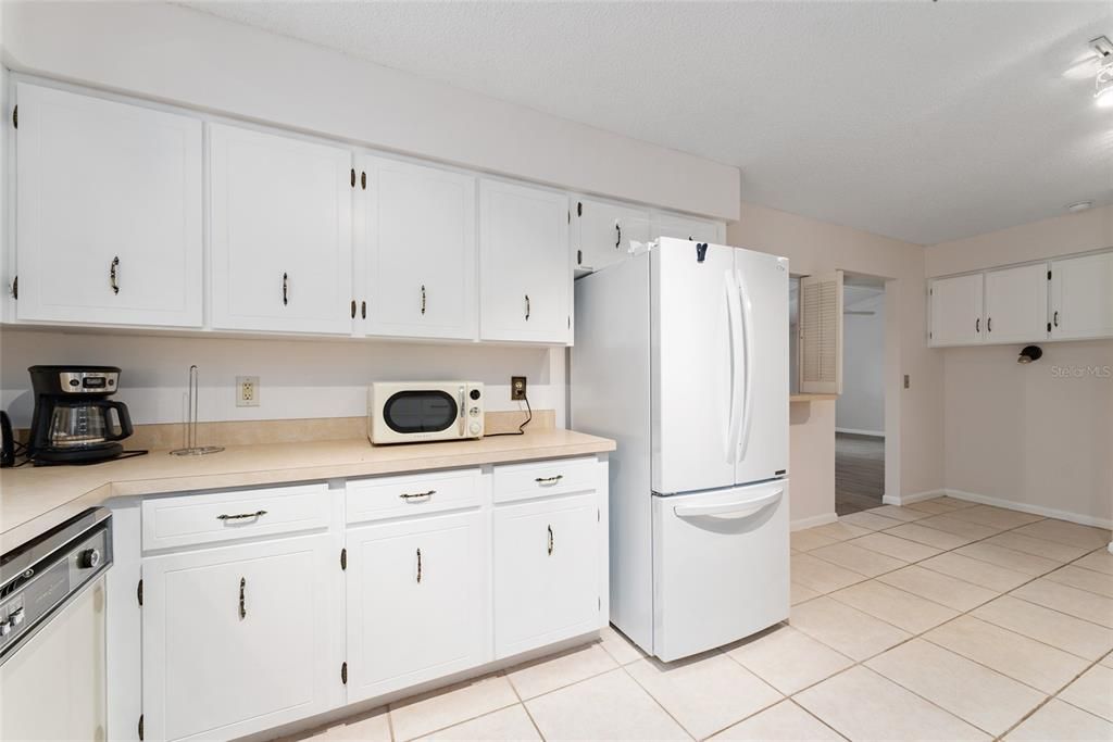 Active With Contract: $3,000 (3 beds, 2 baths, 1781 Square Feet)