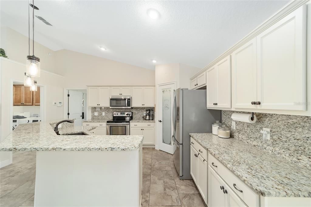 For Sale: $349,000 (3 beds, 2 baths, 1582 Square Feet)