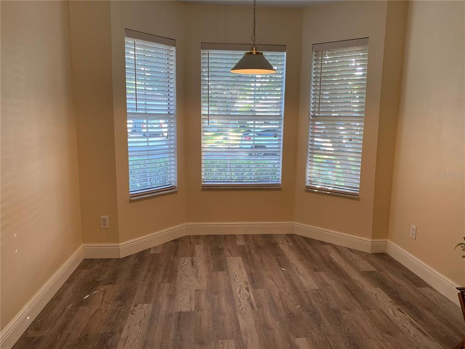 For Rent: $2,300 (3 beds, 2 baths, 1402 Square Feet)