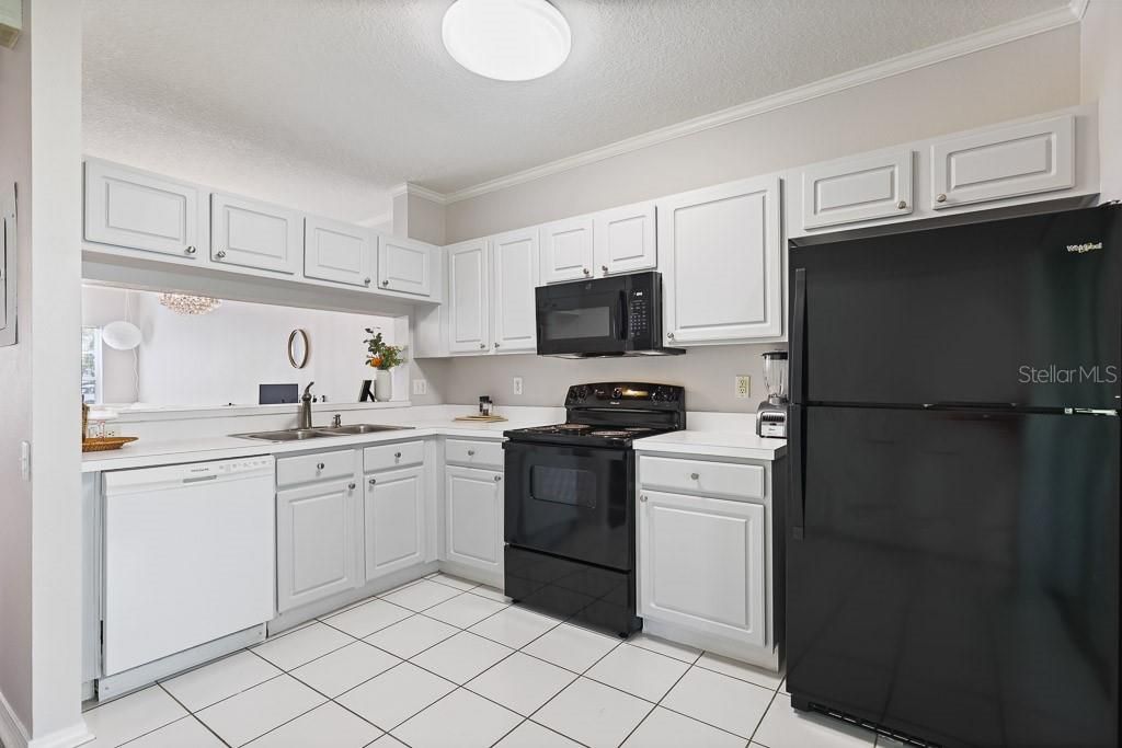 For Sale: $230,000 (2 beds, 1 baths, 1110 Square Feet)