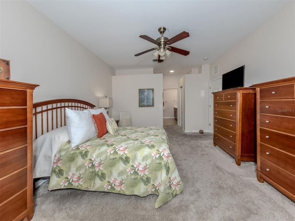 For Sale: $445,000 (2 beds, 2 baths, 1898 Square Feet)