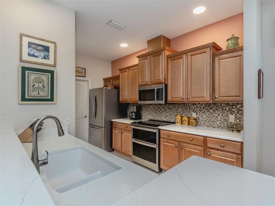 For Sale: $445,000 (2 beds, 2 baths, 1898 Square Feet)