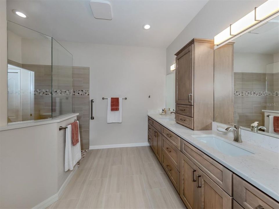 For Sale: $445,000 (2 beds, 2 baths, 1898 Square Feet)