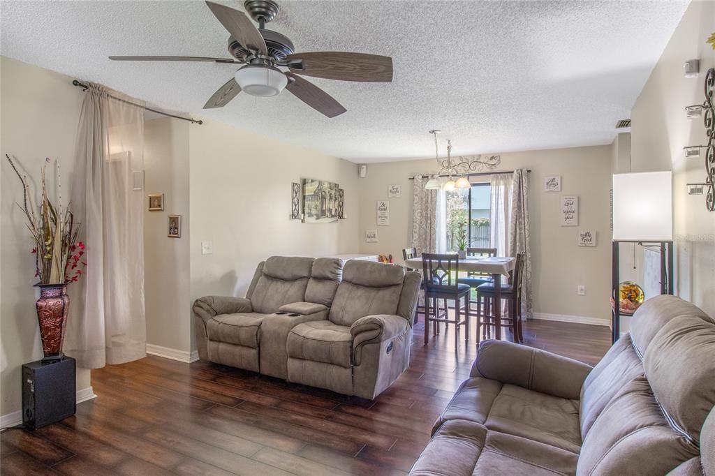 For Sale: $279,900 (3 beds, 2 baths, 972 Square Feet)