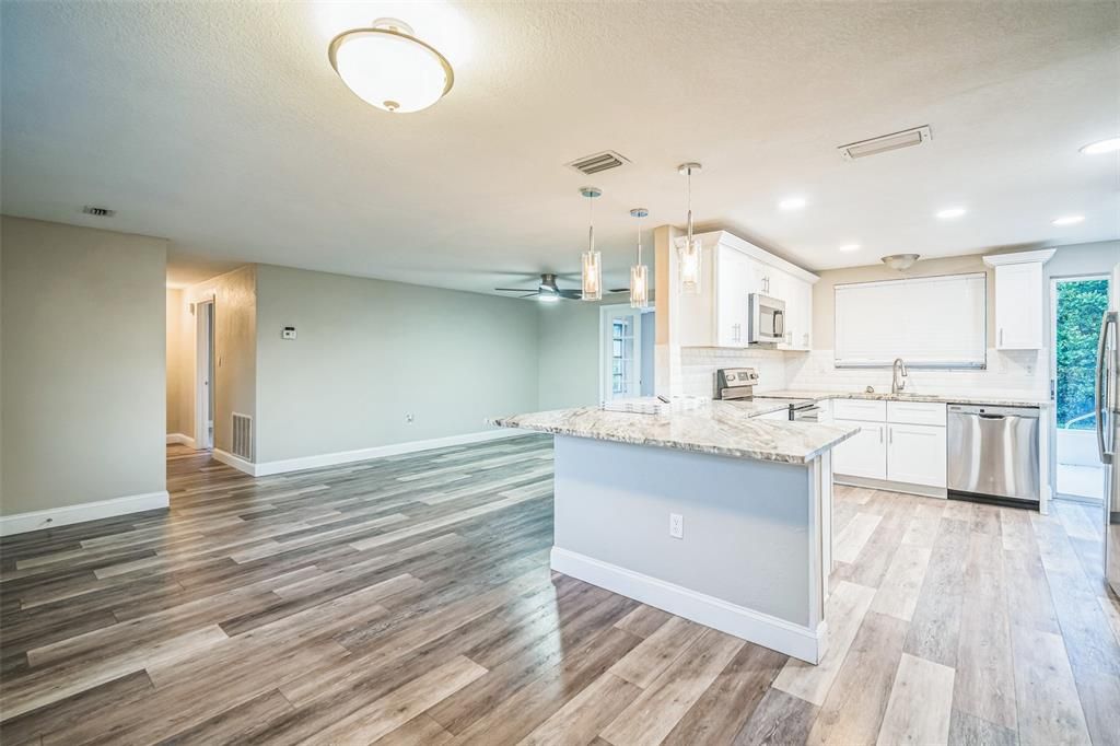 For Sale: $299,900 (3 beds, 2 baths, 1208 Square Feet)