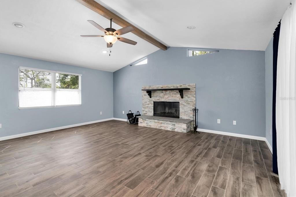 Active With Contract: $449,000 (2 beds, 2 baths, 1601 Square Feet)