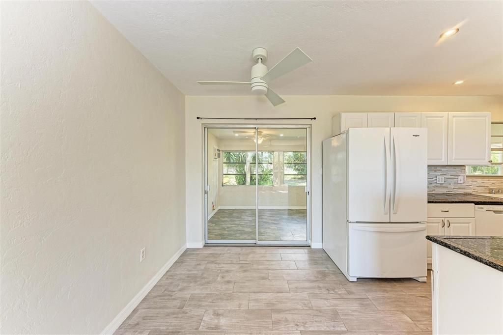 For Sale: $225,000 (2 beds, 1 baths, 1062 Square Feet)