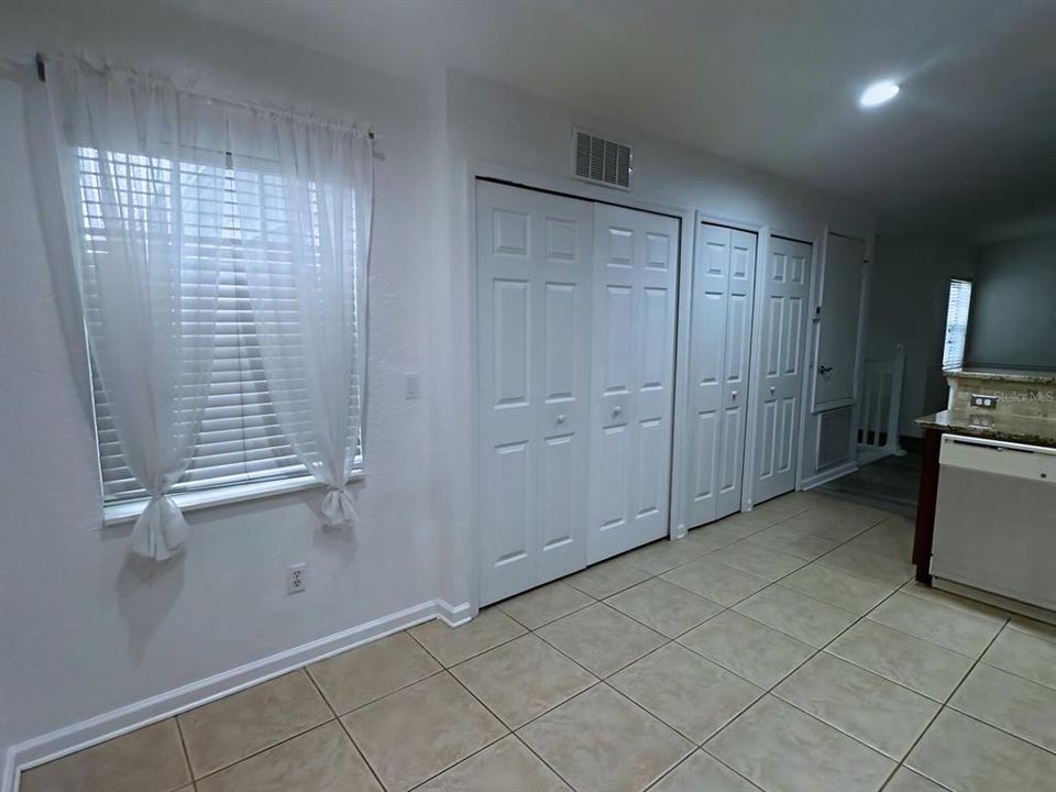 For Sale: $370,000 (3 beds, 2 baths, 1864 Square Feet)