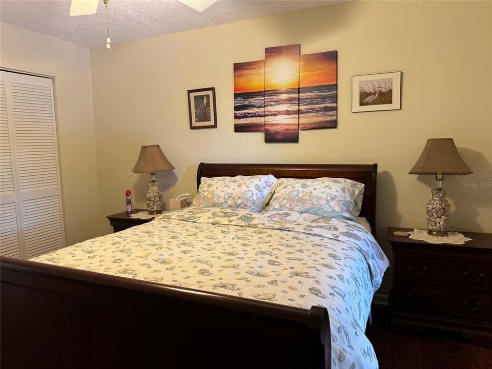 For Sale: $299,000 (2 beds, 1 baths, 900 Square Feet)